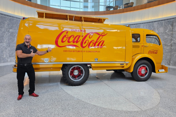 Coca Cola Vintage Van 2